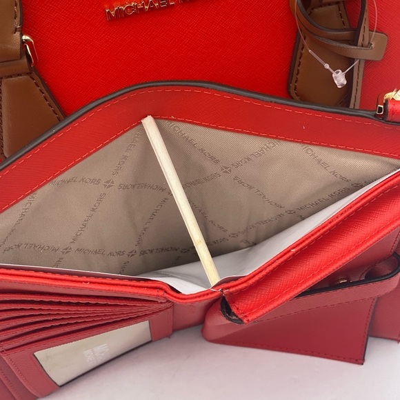 Michael Kors Large DoubleZip Wallet NWT
Wristlet Dark Sangria - Picture 3 of 10